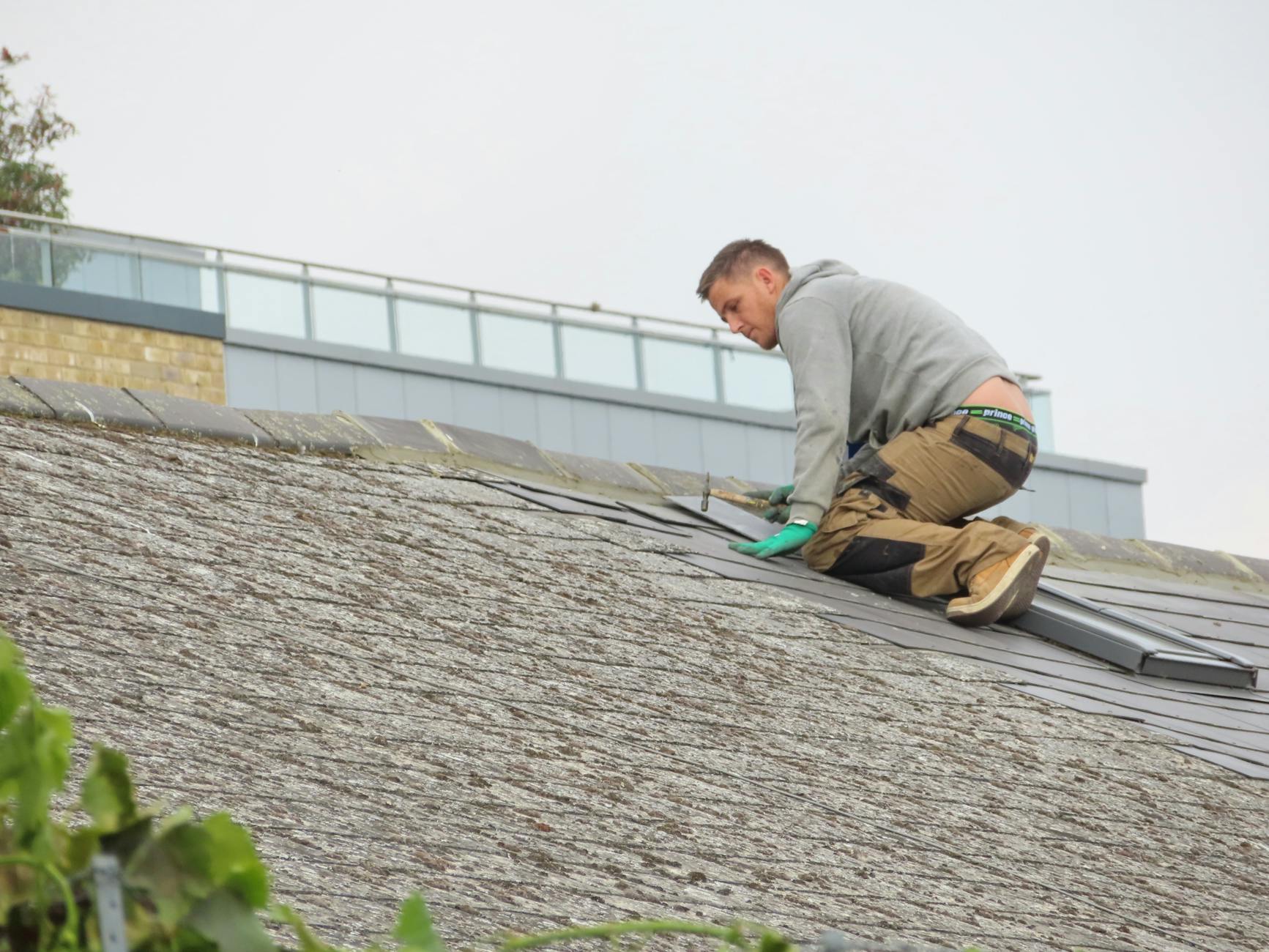 Top Handyman Roof Repair Services in New York: Your Go-To Guide