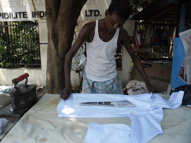 How to Whiten White Clothes That Have Yellowed