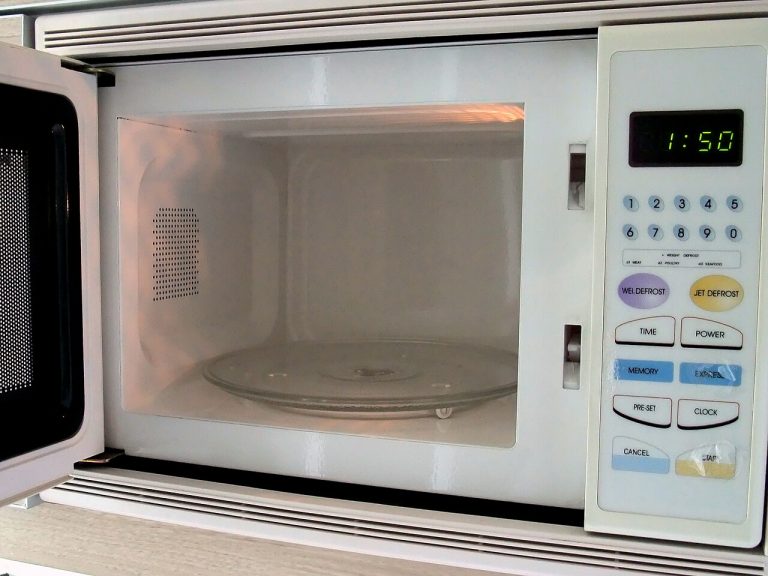 How to Clean an Oven Without Chemicals: A NYC Renter's Guide