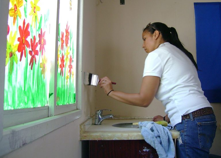 How to Get Scuff Marks off Walls in Your Apartment