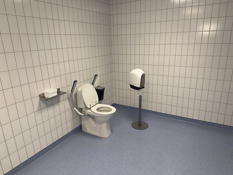 How to Clean a Windowless Bathroom in a NYC Apartment
