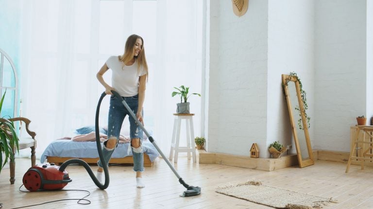 Apartment Cleaning In New York Before Guests Arrive: The Quick Reset Plan